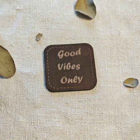 Kunstleder-Label Good Vibes Only